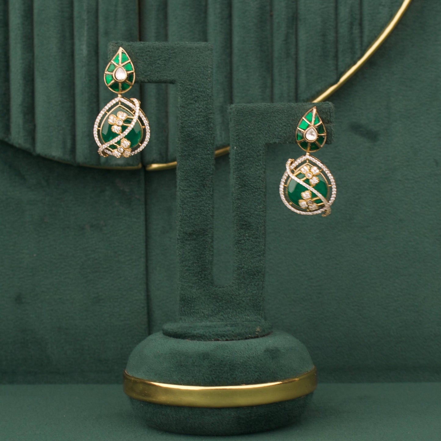 Regal Victorian Polki Pendant Set With Emerald Centerpiece And Floral Motif