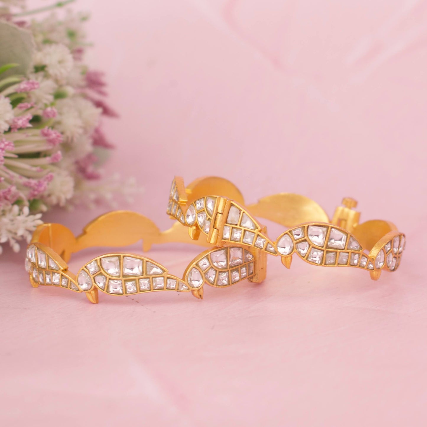 Unique Jadau Kundan Sleek Bangles