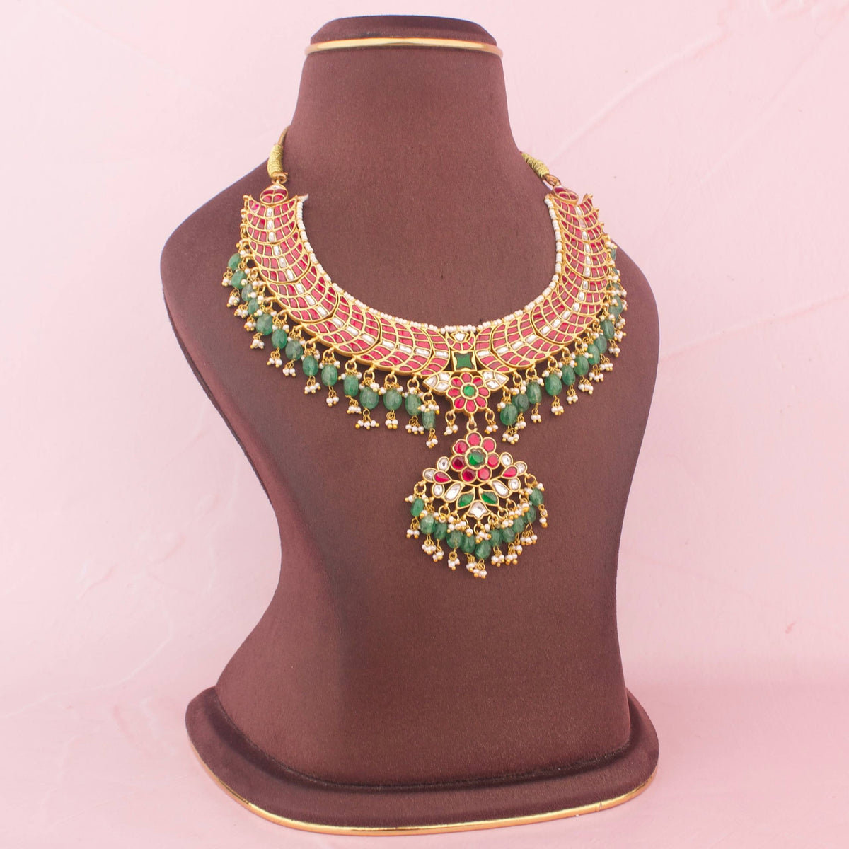 Elegant Jadau Kundan Necklace With Floral Pendant
