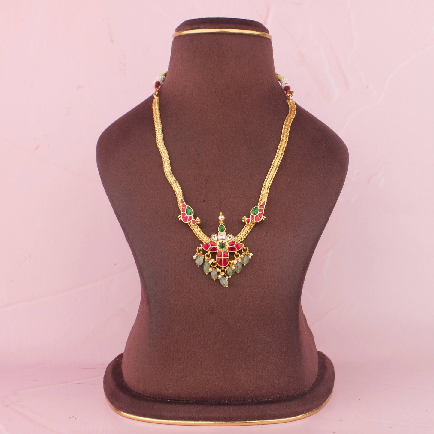 Nantad Chain Necklace With Emerald Drops And Pendant