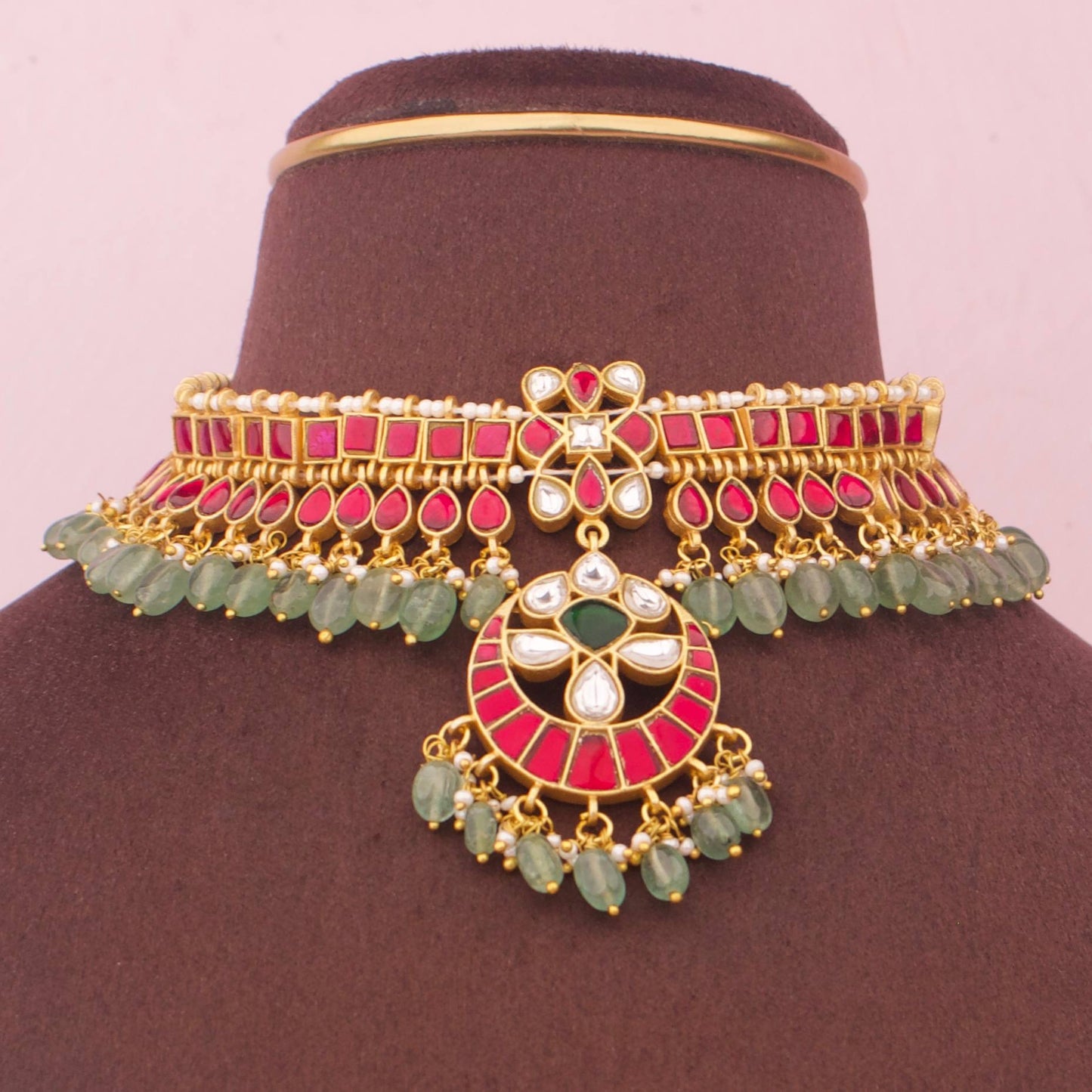 Elegant Choker Necklace With Emerald Green Bead Drops