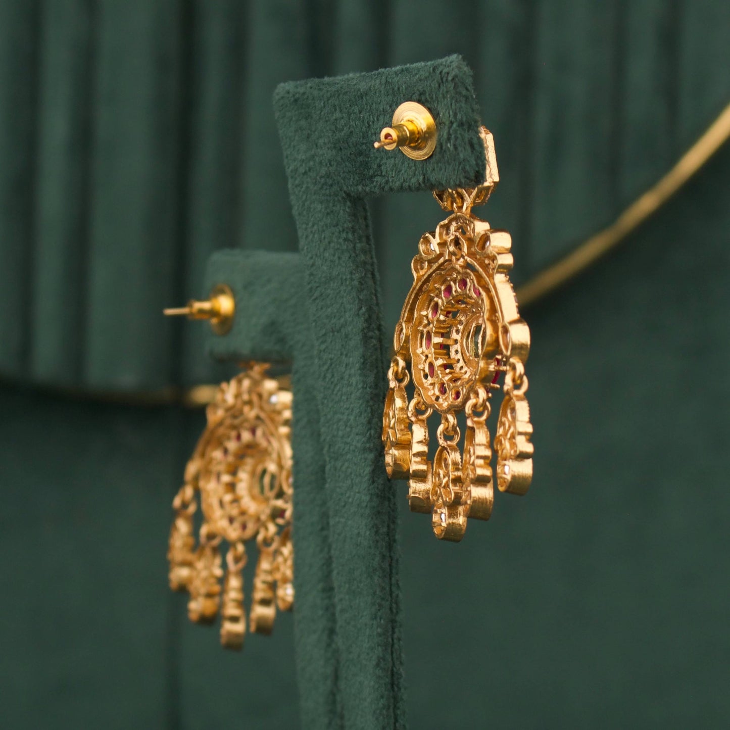 Classy Victorian Short Necklace Set With Matching Earrings