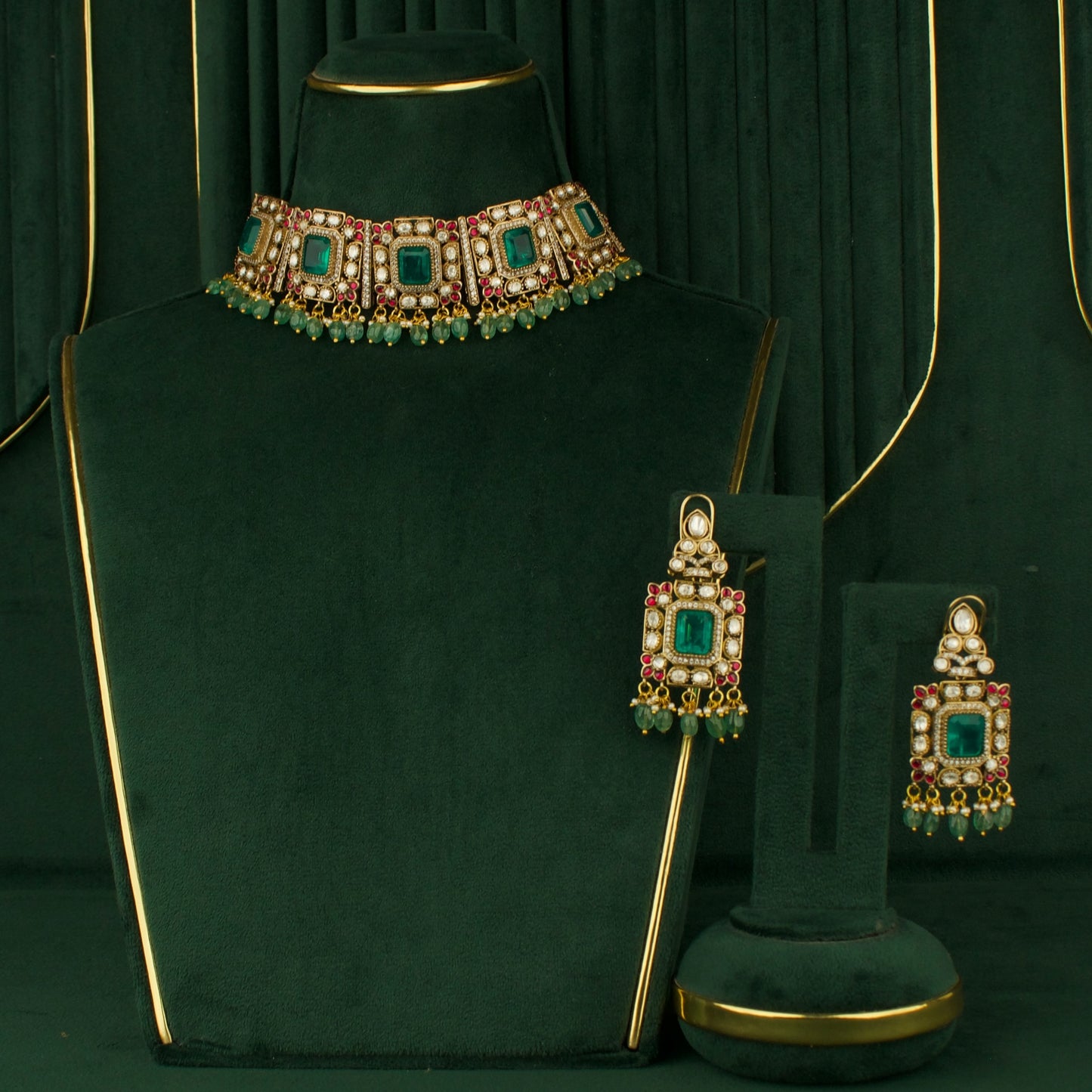 Beauteous Design Fusion Kundan & Polki Victorian Choker Set