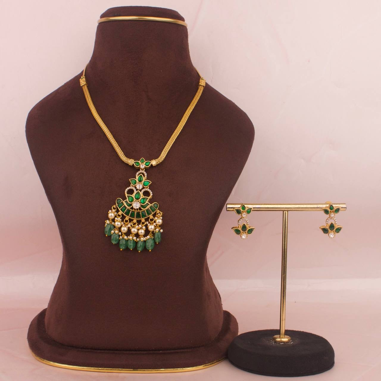Sleek Nantad Chain Pendant Necklace Set With Matching Earrings