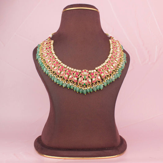 Grand Jadau Kundan Short Necklace With Beads Hangings