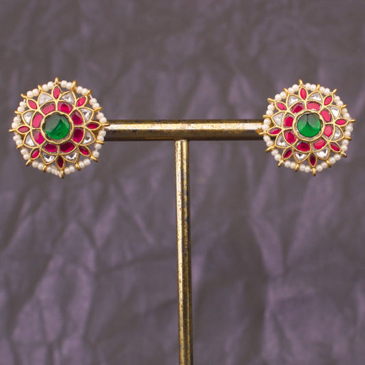Elegant Jadau Kundan Studs With Pearl Detailing