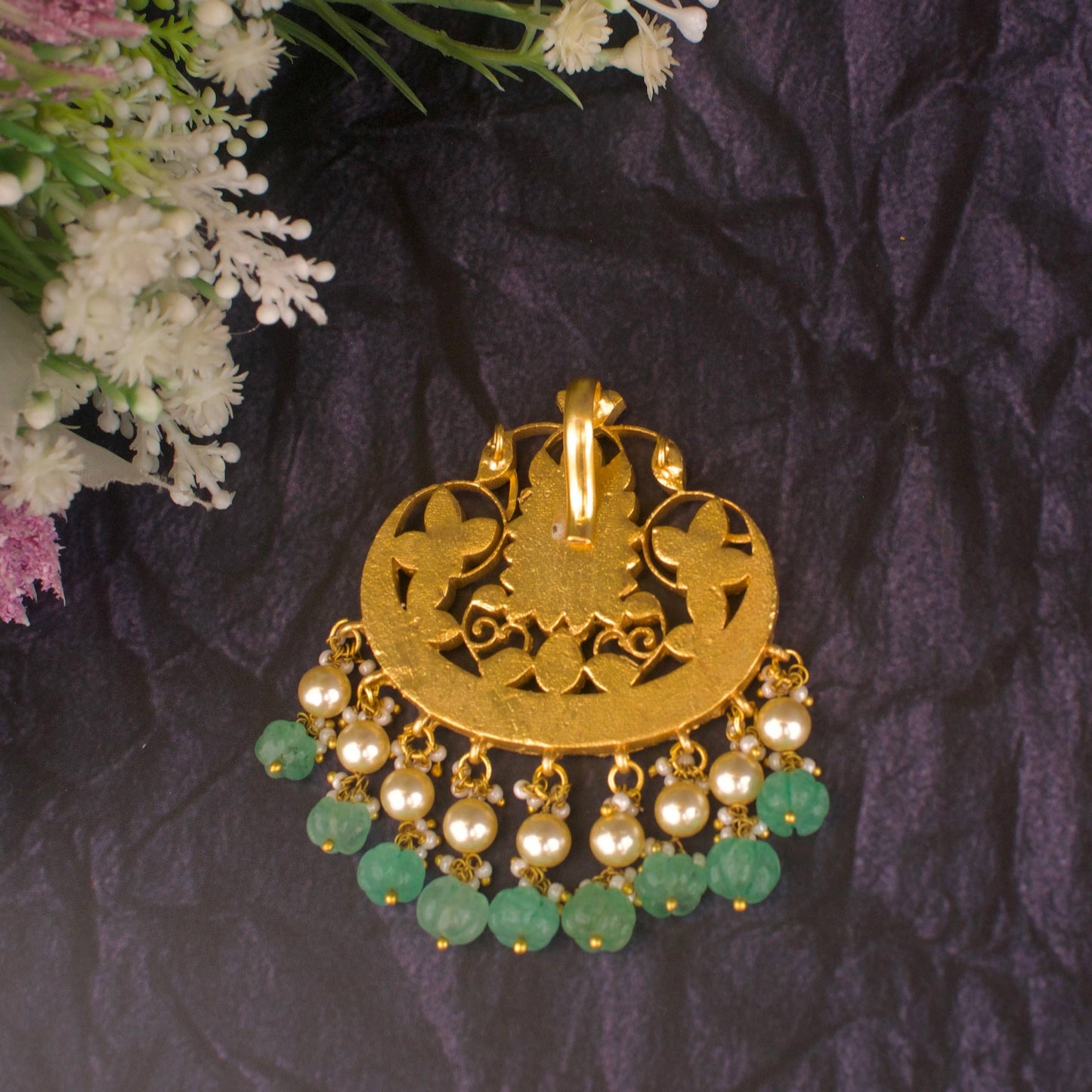 Radiant Jadau Kundan Pendant with pumpkin Bread As Hangings