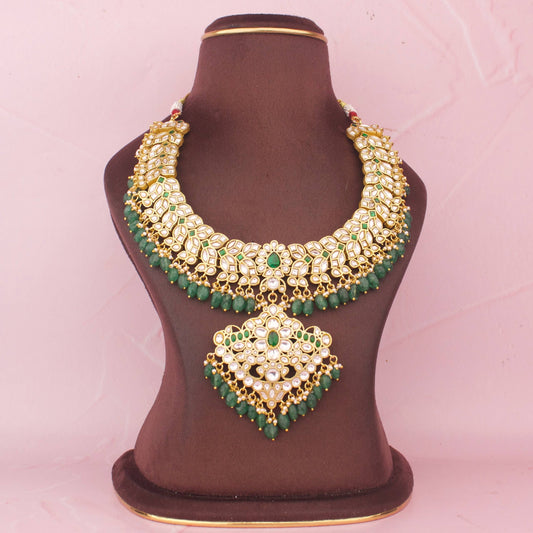 Elegant Jadau Kundan Short Necklace With Floral Pendant