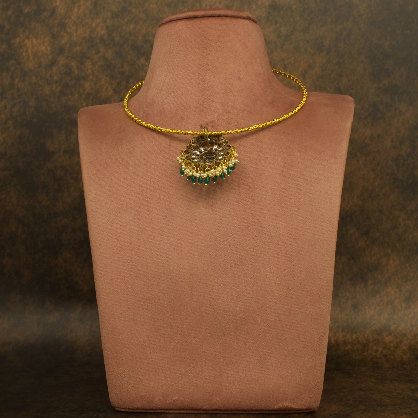 Delicate Kanti Necklace With Polki Victorian Locket