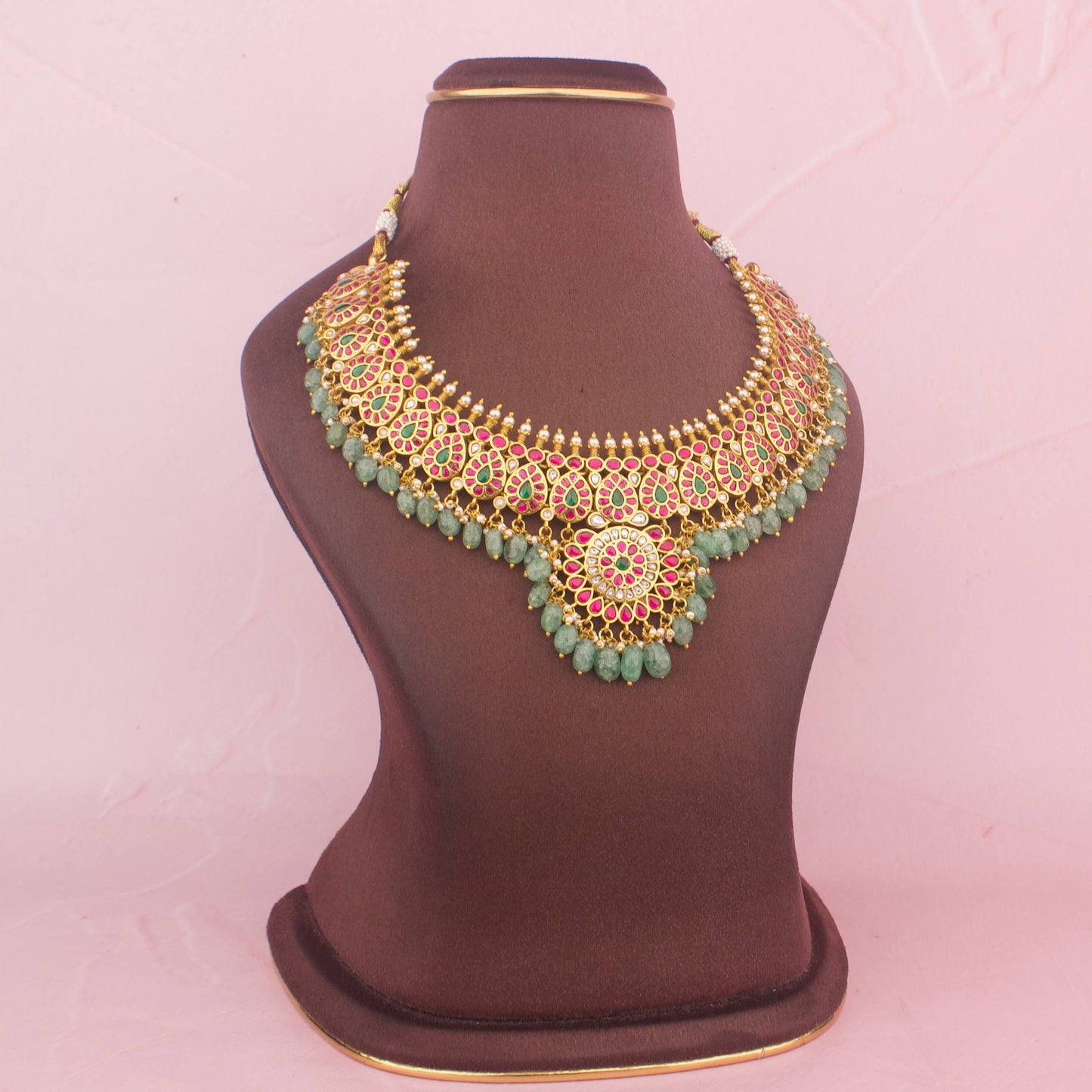 Close-Up Detail View of Unqiue Sleek Floral Design Jadau Kundan Necklace With Green Beads As Hangings | Dulhan Jewels