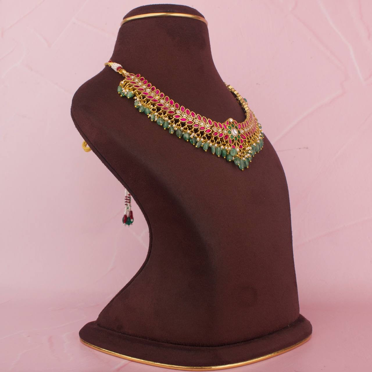 Jadau Kundan Stone Sleek Necklace With Green Beads