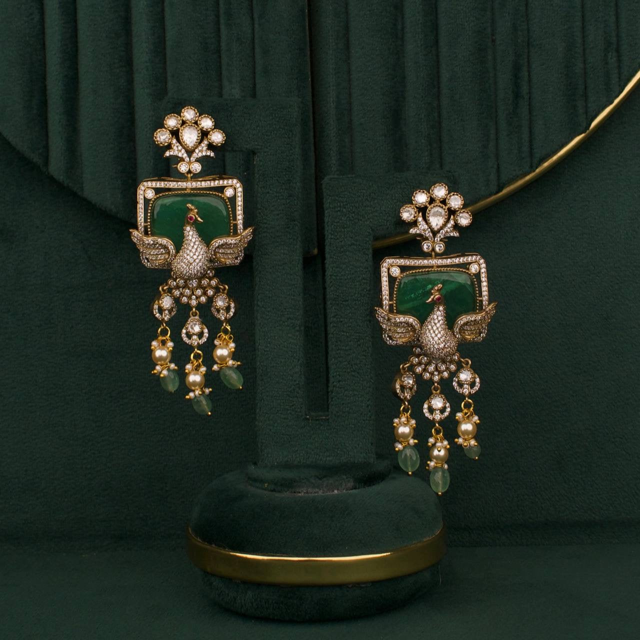 Grand intricate Design Fusion Kundan & Polki Victorian Necklace with Matching Earrings