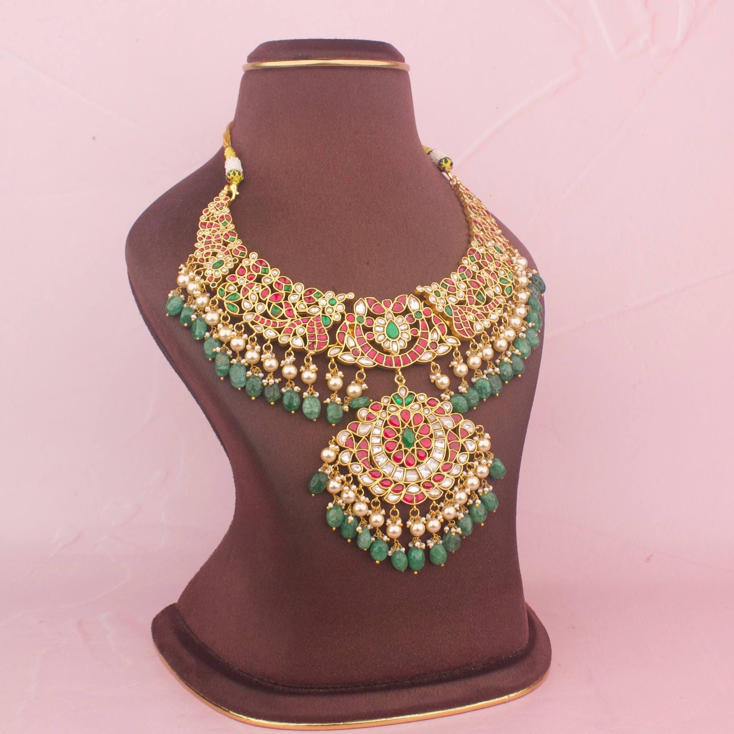 Close-Up Detail View of Bridal Jadau Kundan Necklace With Pearl And Beads Hangings | Dulhan Jewels