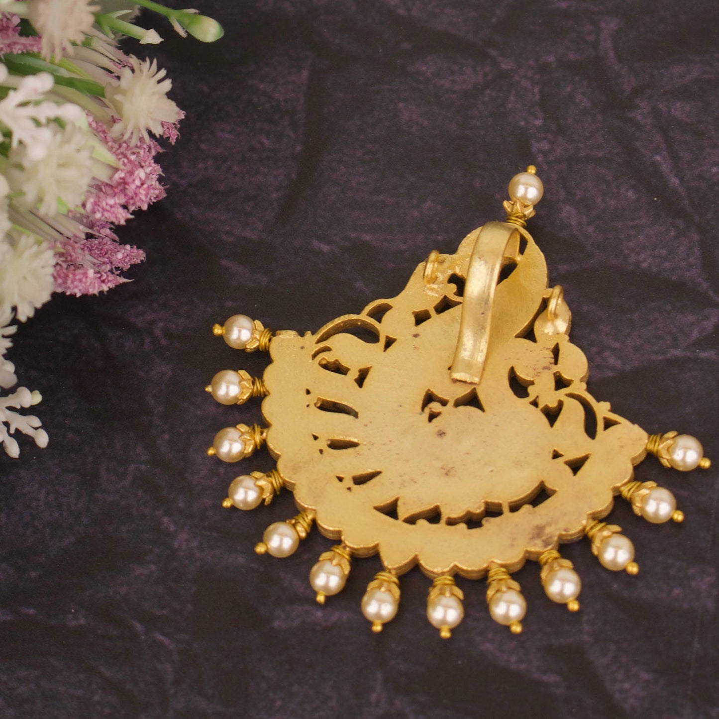 Majestic Jadau Kundan Pendant With Pearl Bordering