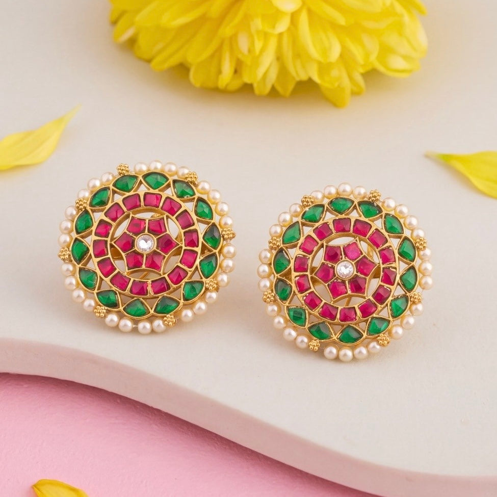 Elegant Jadau Kundan Stud Earrings With Pearl Bordering