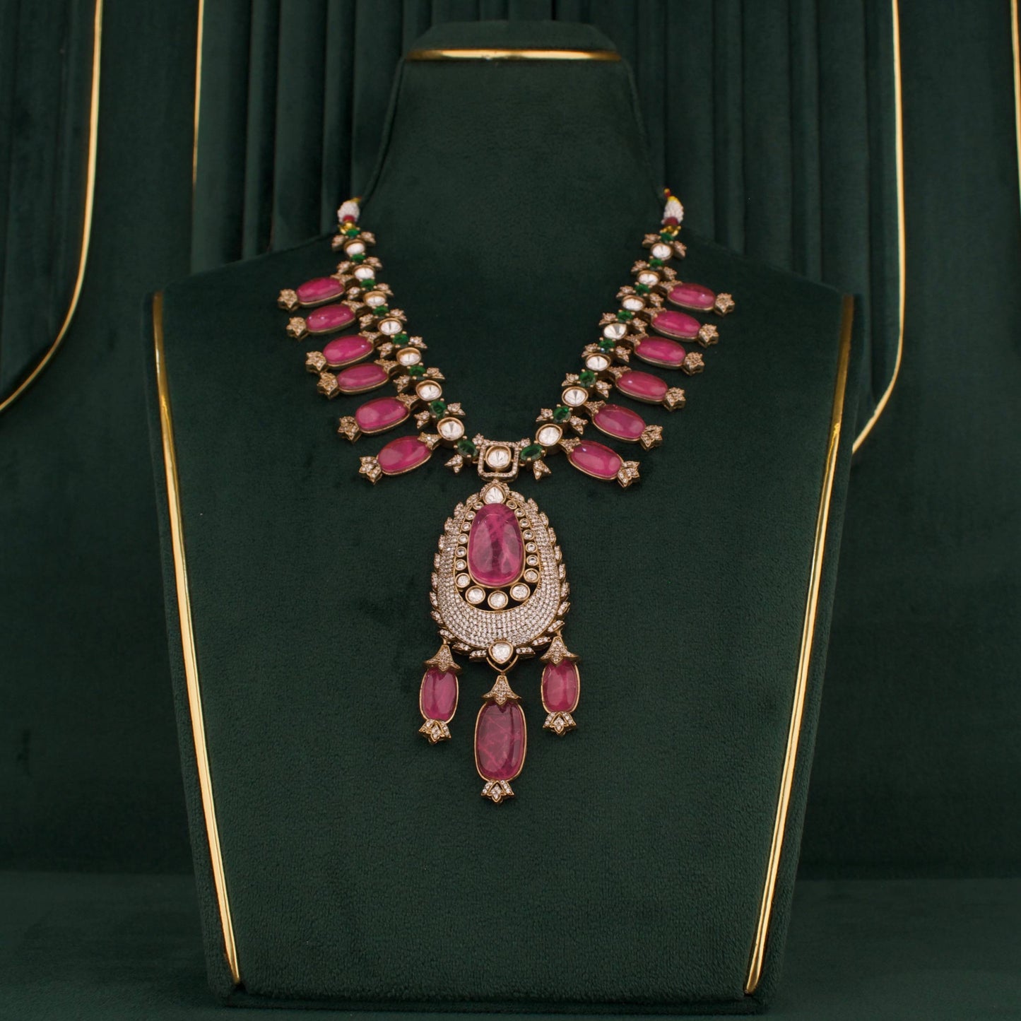 Classic Victorian Emerald Polki Necklace Set