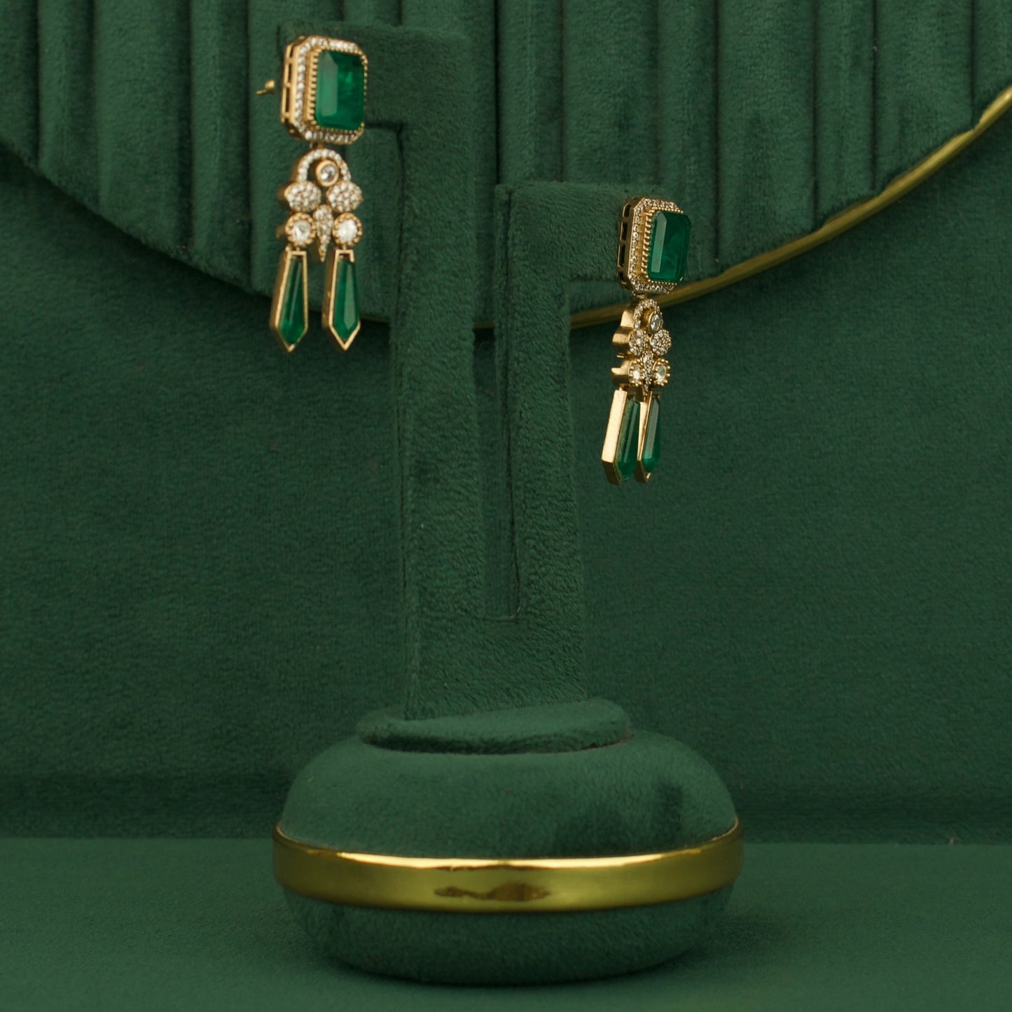 Majestic Victorian Short  Necklace  With  Earrings