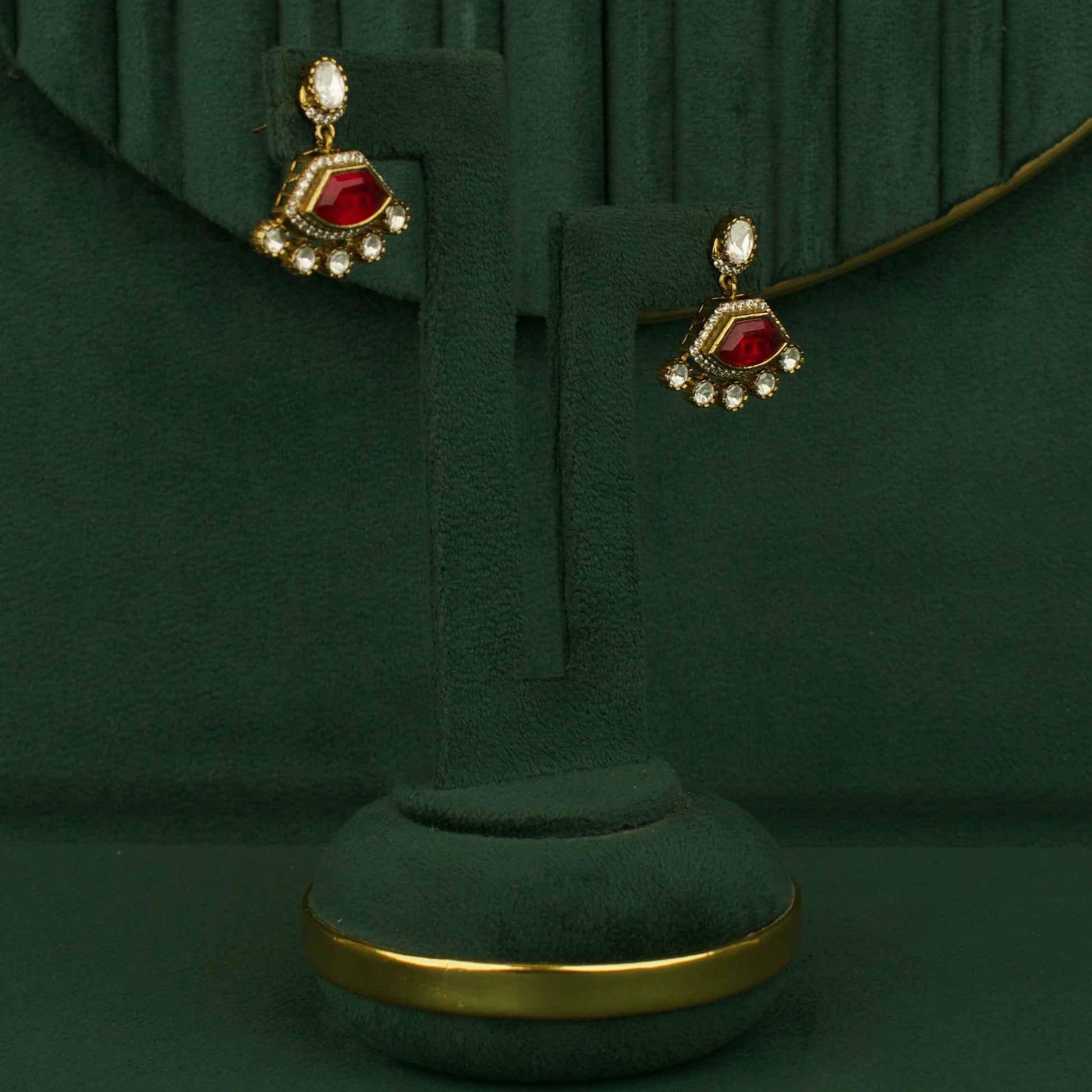 Majestic Victorian Finishing Shorts Necklace With Latest Flower Design Earrings by DULHAN JEWELS