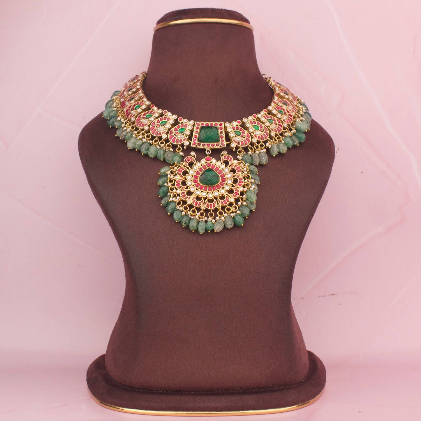 Elegant Jadau Kundan Necklace with Emerald Bead Accents