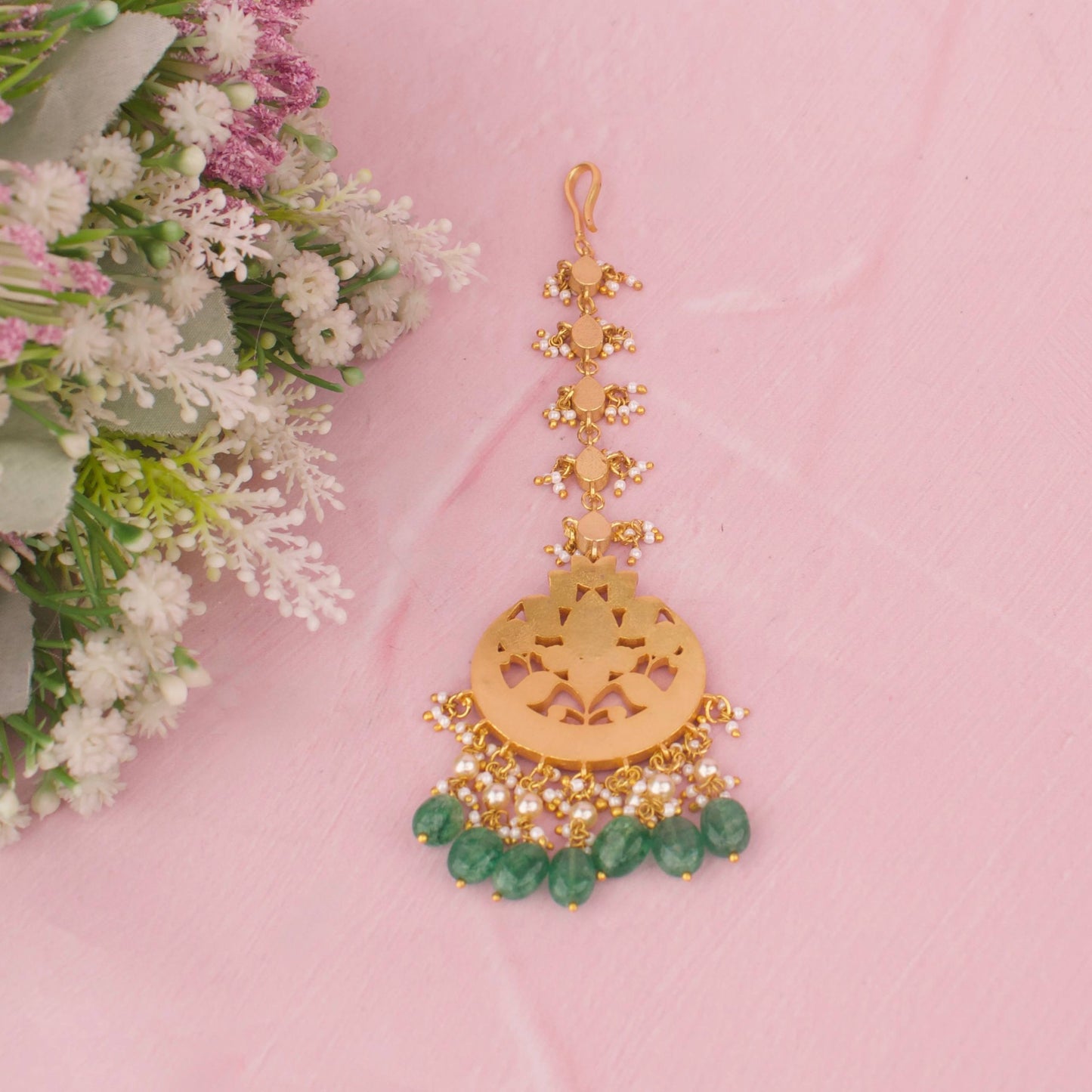 Chand Design Jadau Kundan Maang Tikka With Green Beads