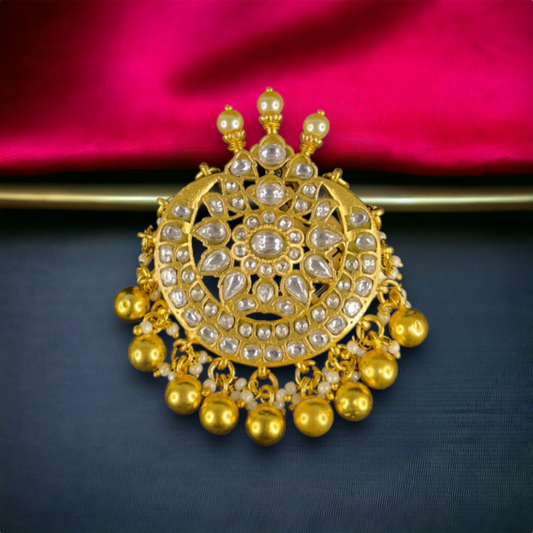 Elegant Circular Gold Jadau Kundan Pendant with 22k Gold plating. This product belongs to Jadau Kundan Jewellery