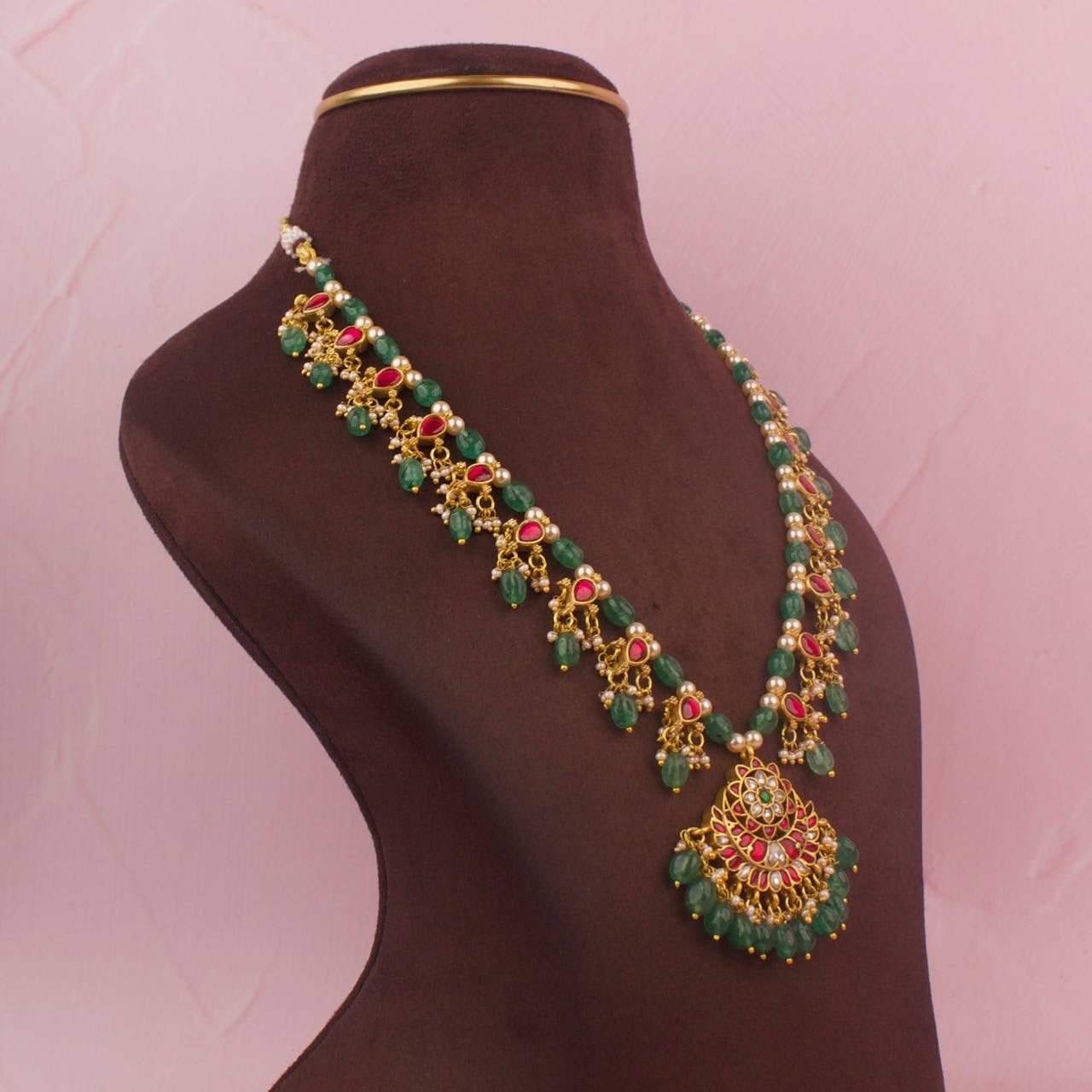Grand Jadau Kundan Locket With Beads Chain