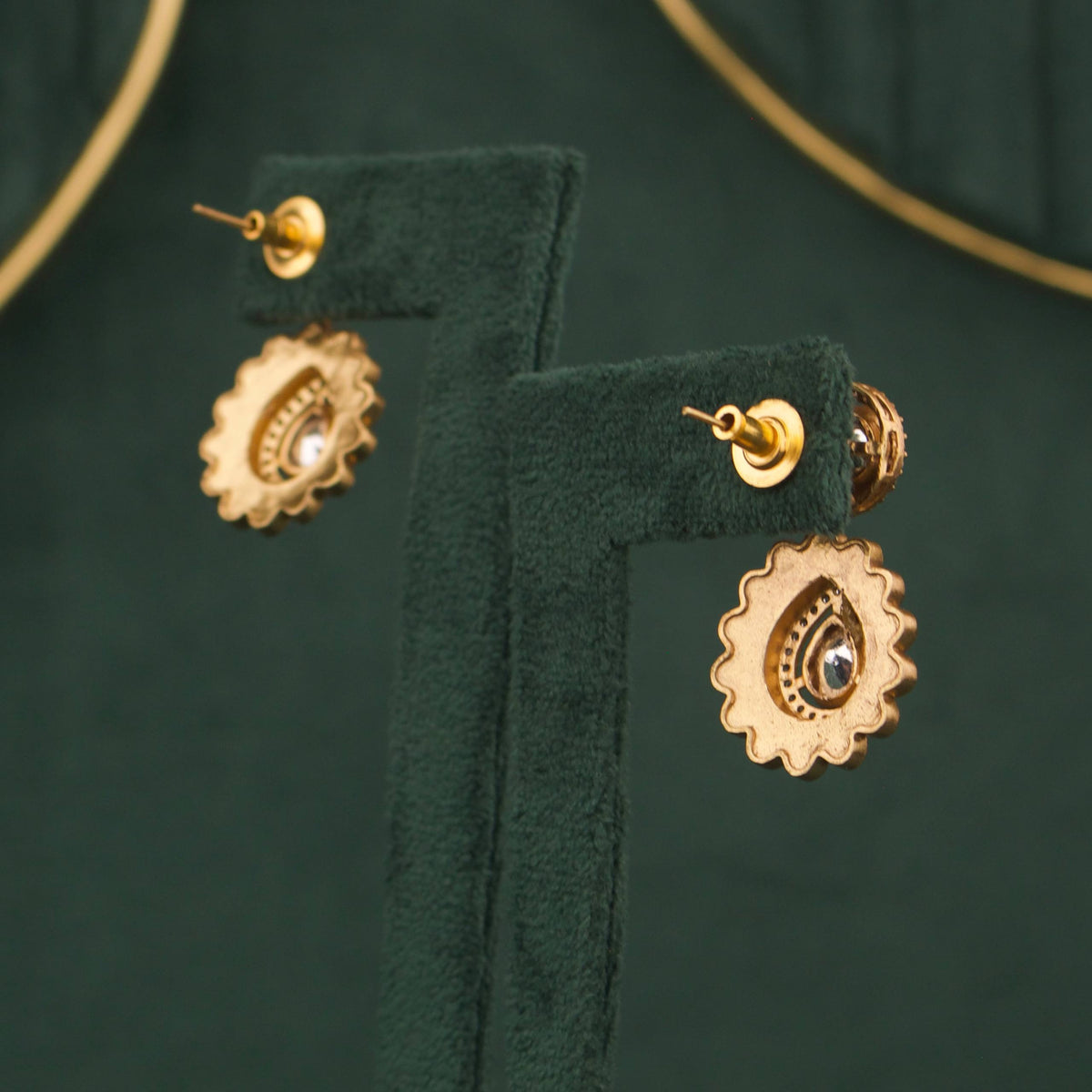Emerald Polki Necklace Set With Floral Motifs And Matching Earrings