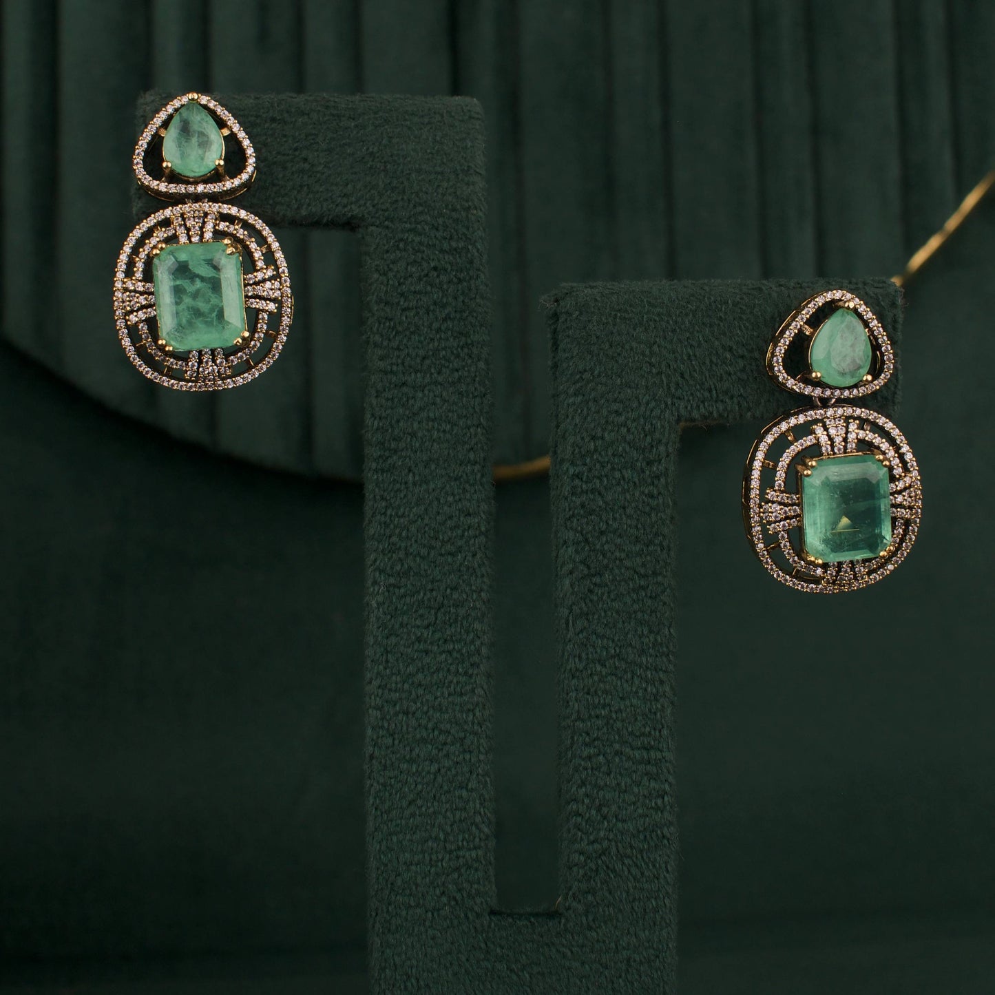 Delicate Victorian Kanti Style Necklace Set