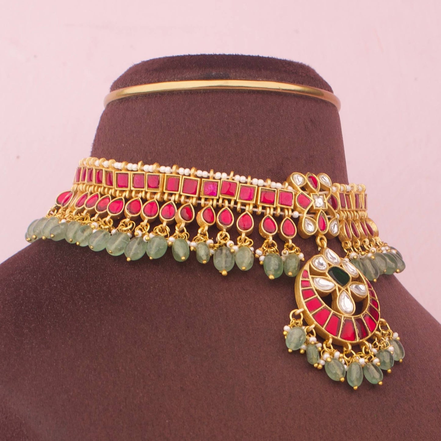 Elegant Choker Necklace With Emerald Green Bead Drops