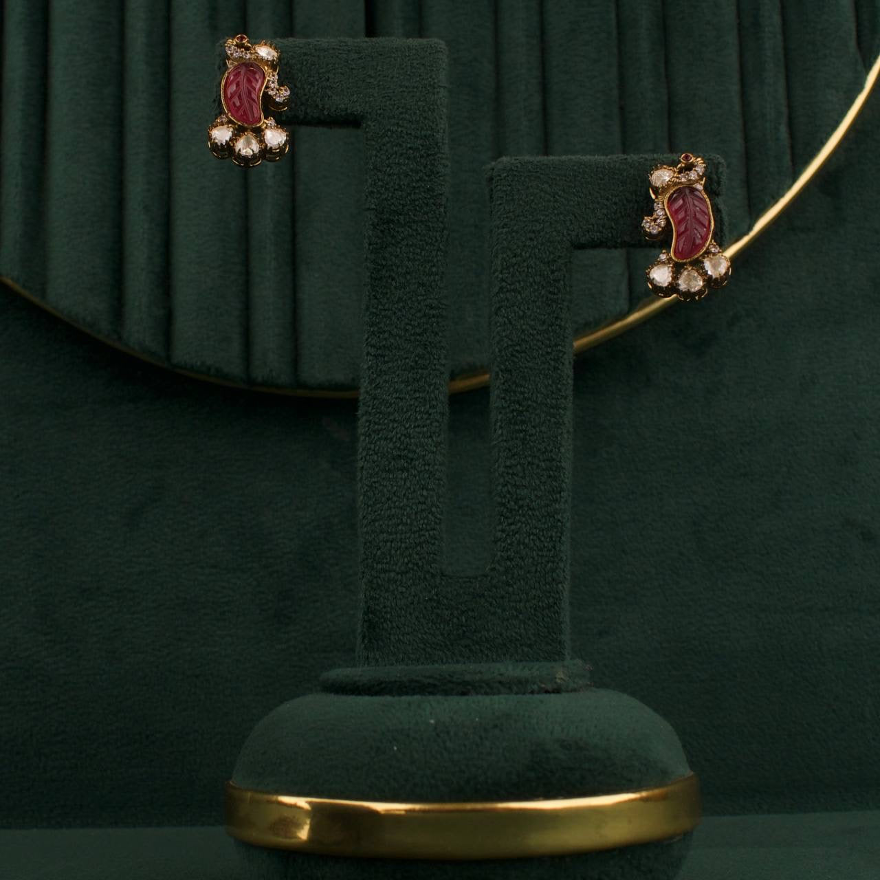 Sleek Chain Necklace With Mango Locket