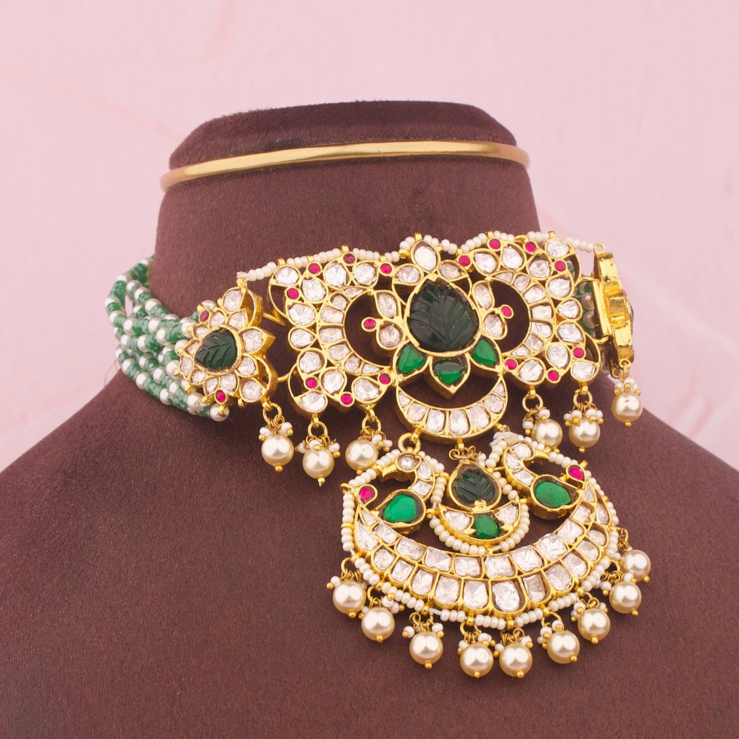 Stylish Moissanite Choker With Green Emerald Center