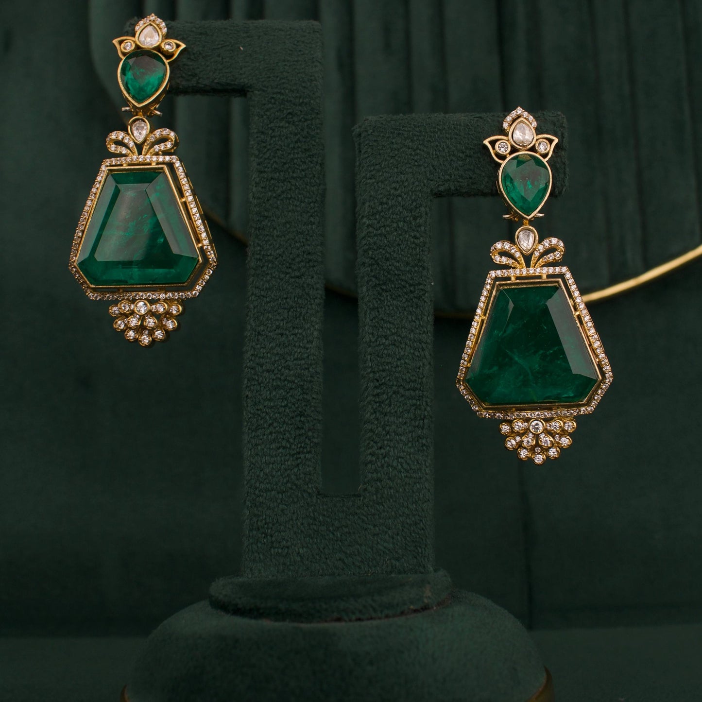 Sleek Victorian Polki Full Neck Choker Set With Matching Earrings