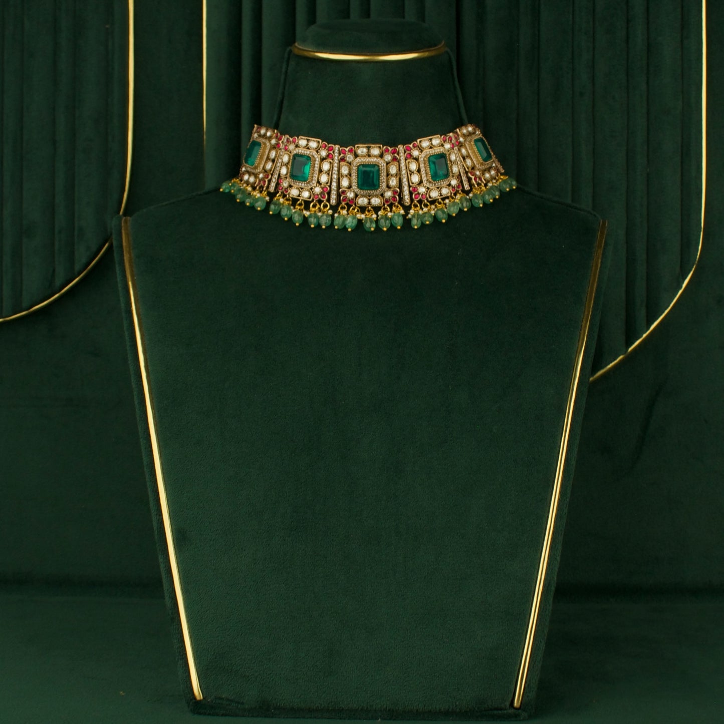 Beauteous Design Fusion Kundan & Polki Victorian Choker Set