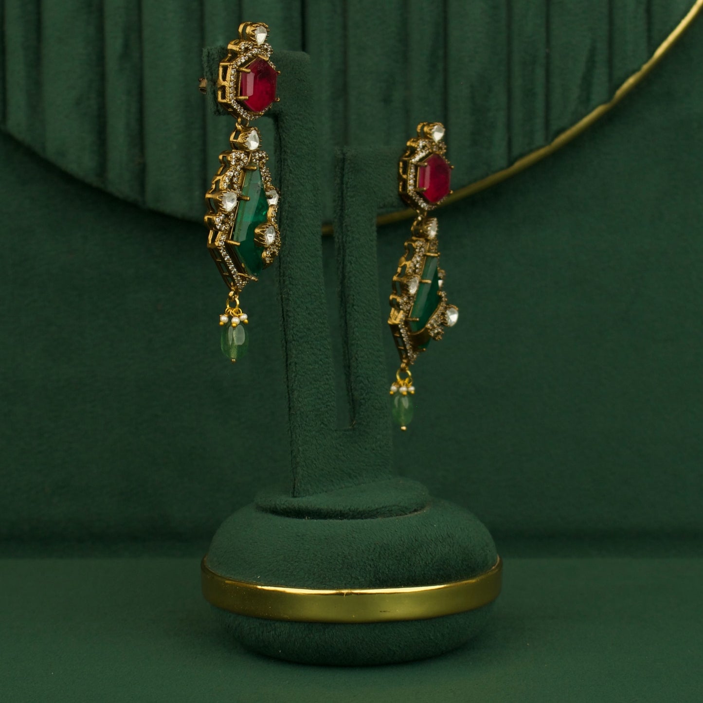 Refined Victorian Nantad Necklace With Stone Carving locket