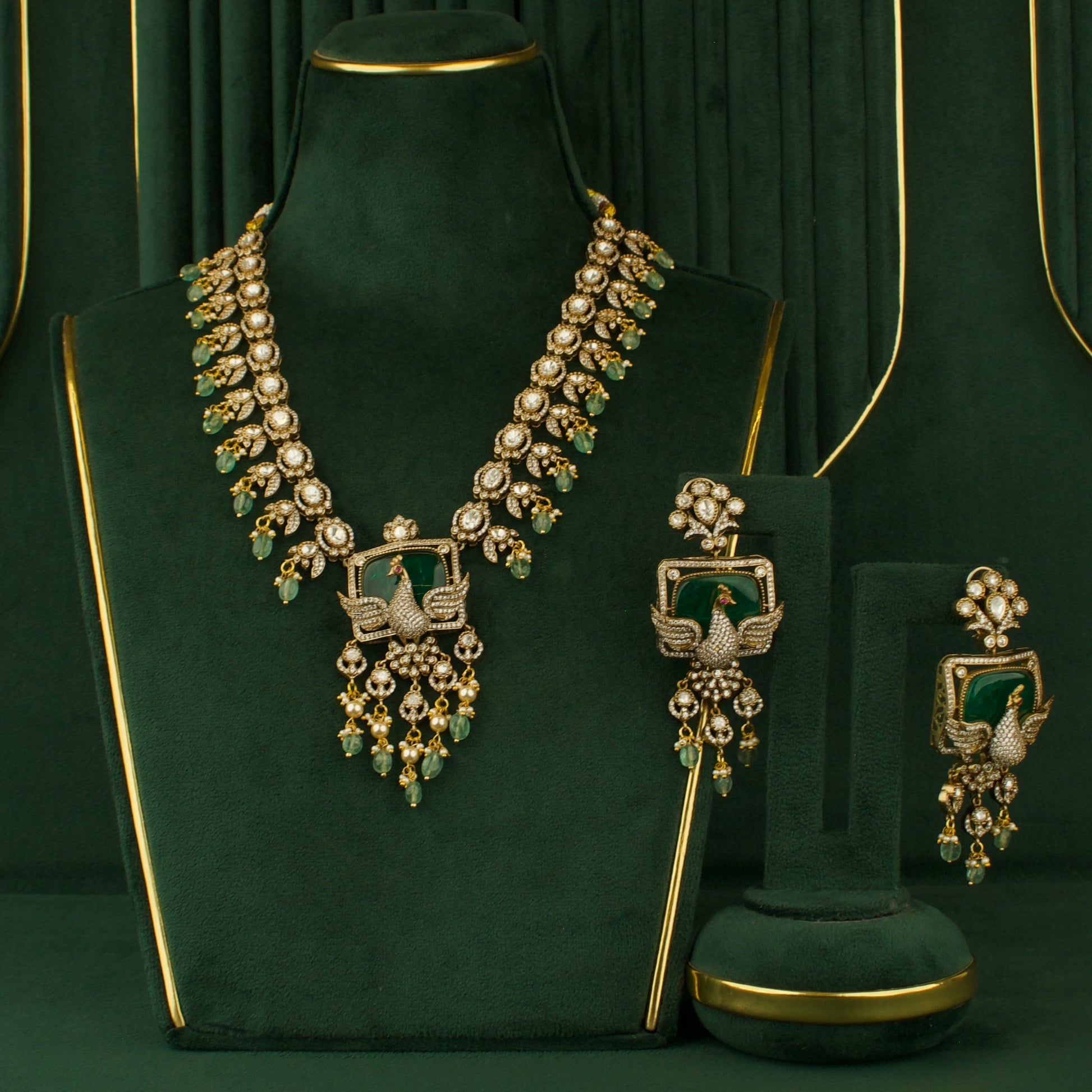 Grand intricate Design Fusion Kundan & Polki Victorian Necklace with Matching Earrings