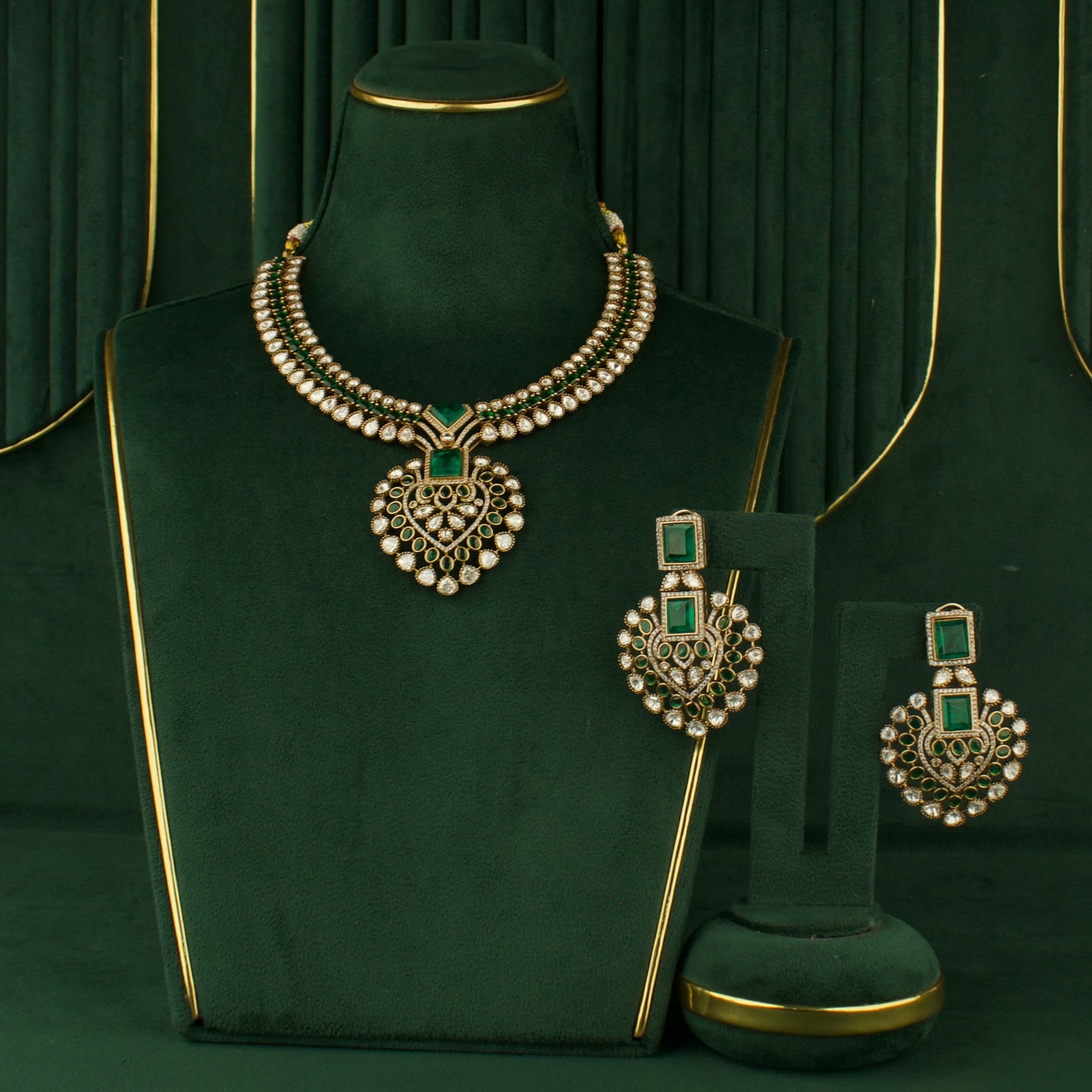 Sleek Graceful Design Polki Victorian Short Necklace Charm