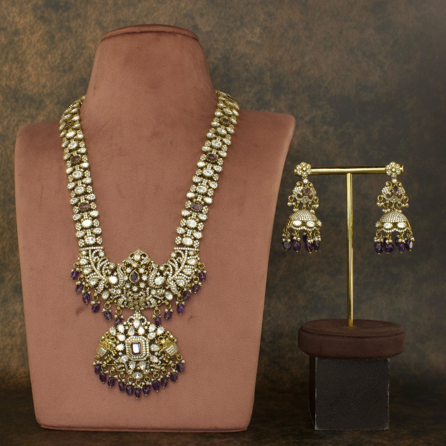 Royal Opulence: Victorian Necklace Set with High quality Victorian finish