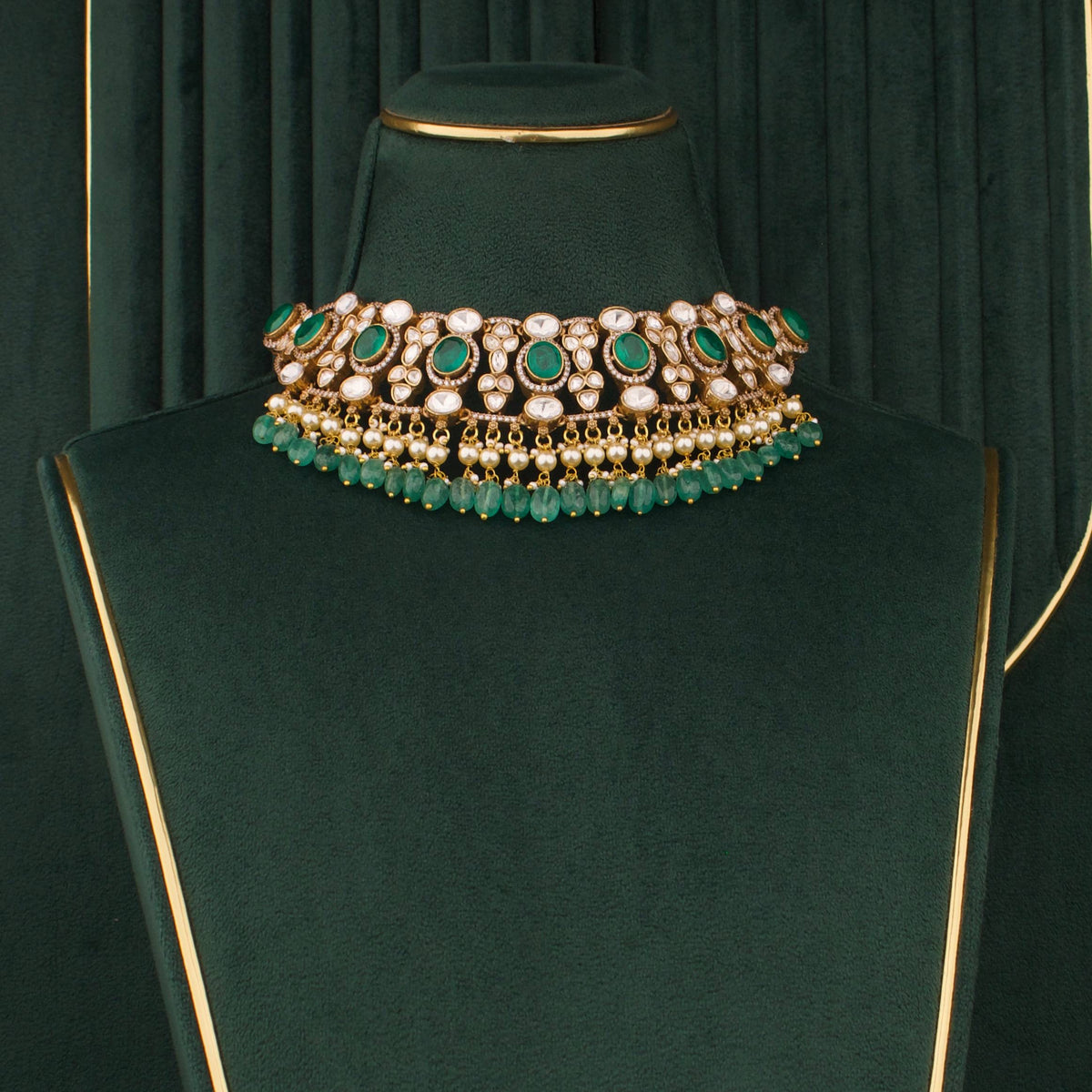 Elegant Victorian Emerald Choker With Earrings