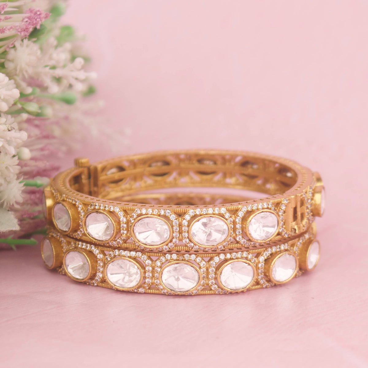 Elegant Polki Kundan Bangle With Stone Detailing