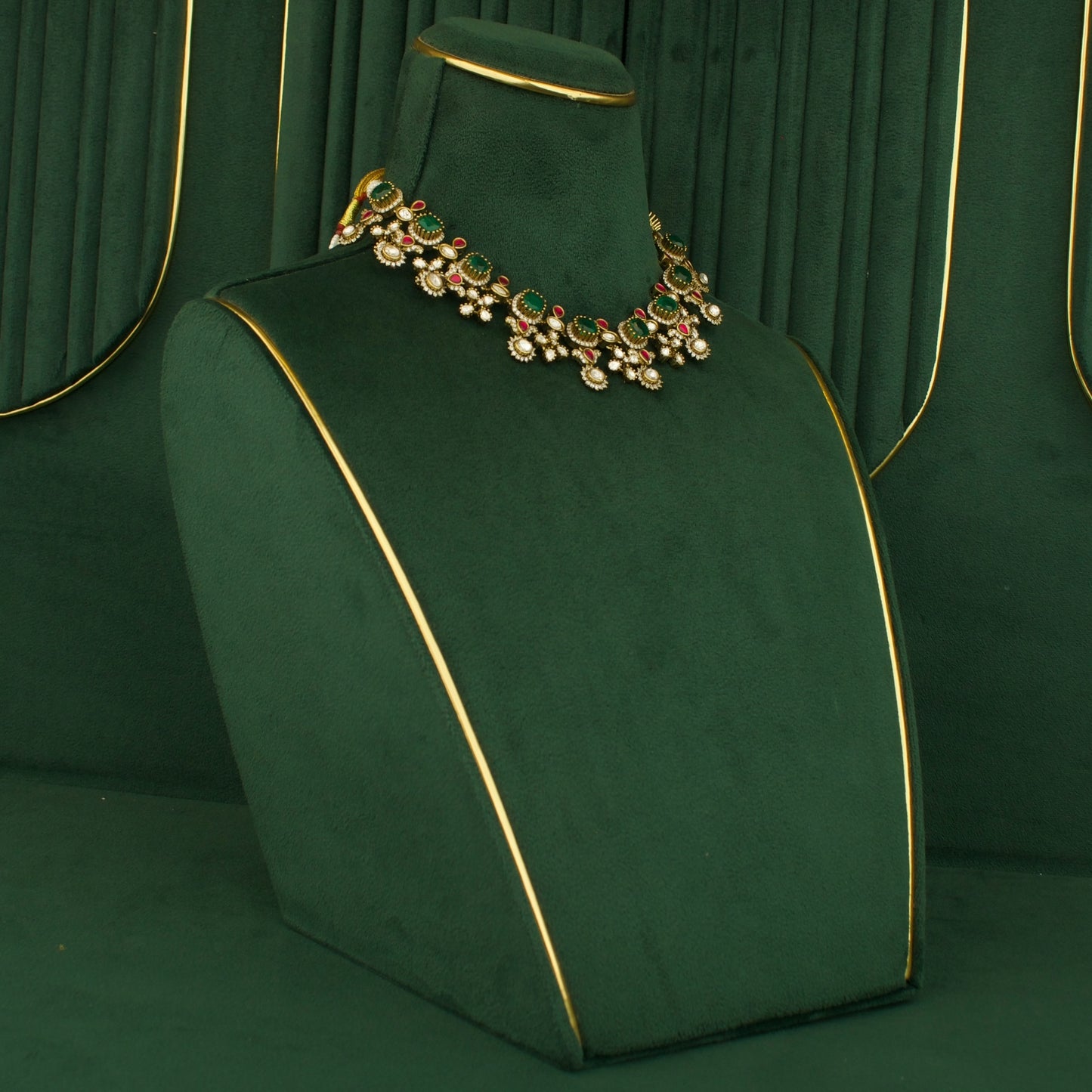 Majestic Victorian Short Necklace With Short Flower Design Earrings