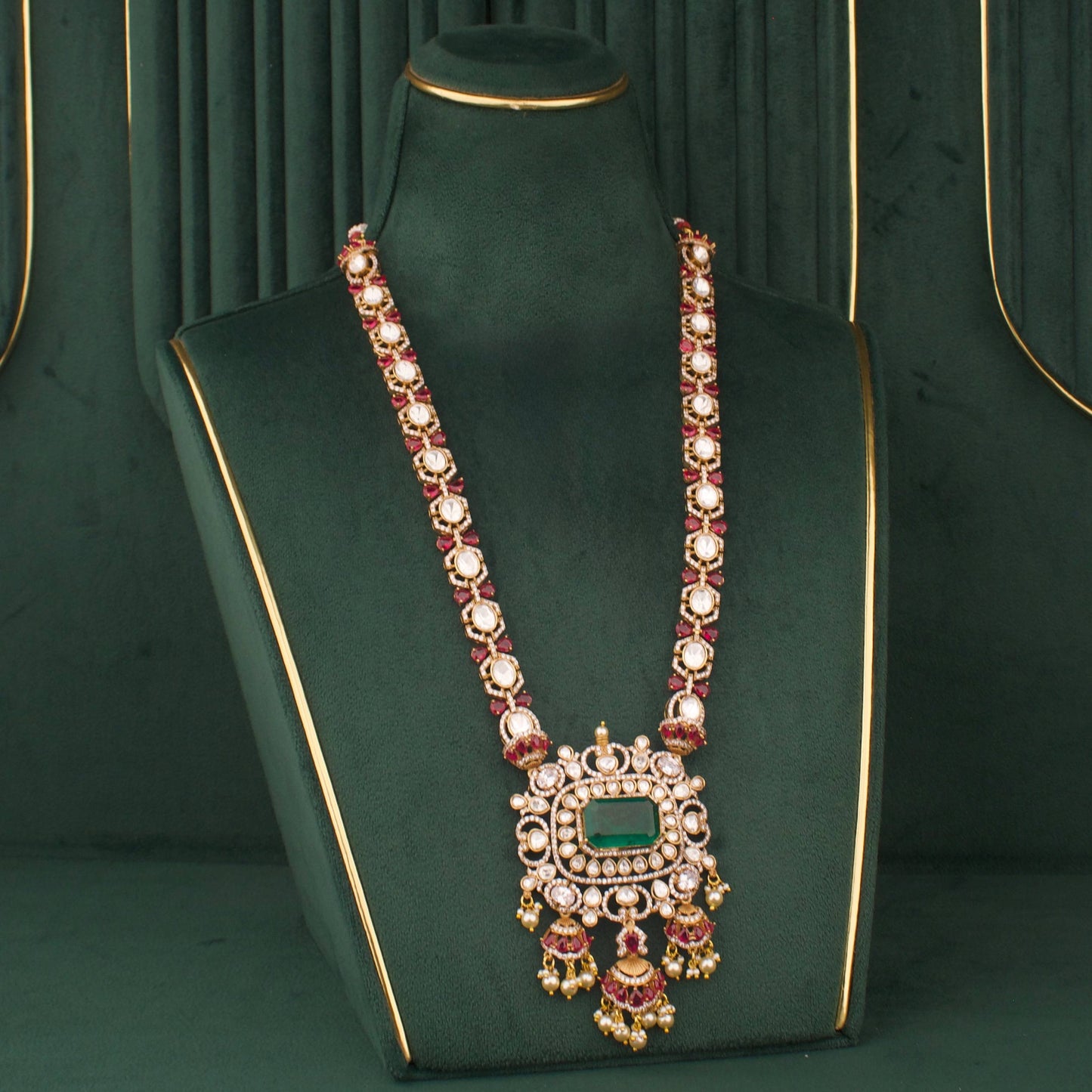 Royal Victorian Necklace Set With Emerald Centre