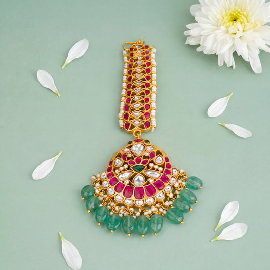 Bridal Jadau Kundan Maang Tikka With Emerald Green Beads