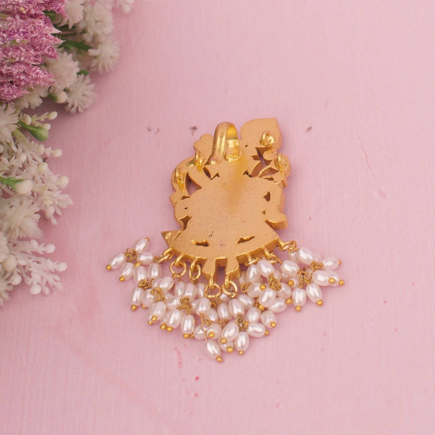 Graceful Design Jadau Kundan Locket with Guttapusalu Hanging