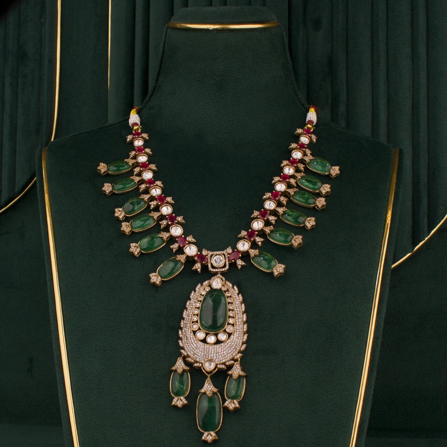 Classic Victorian Emerald Polki Necklace Set
