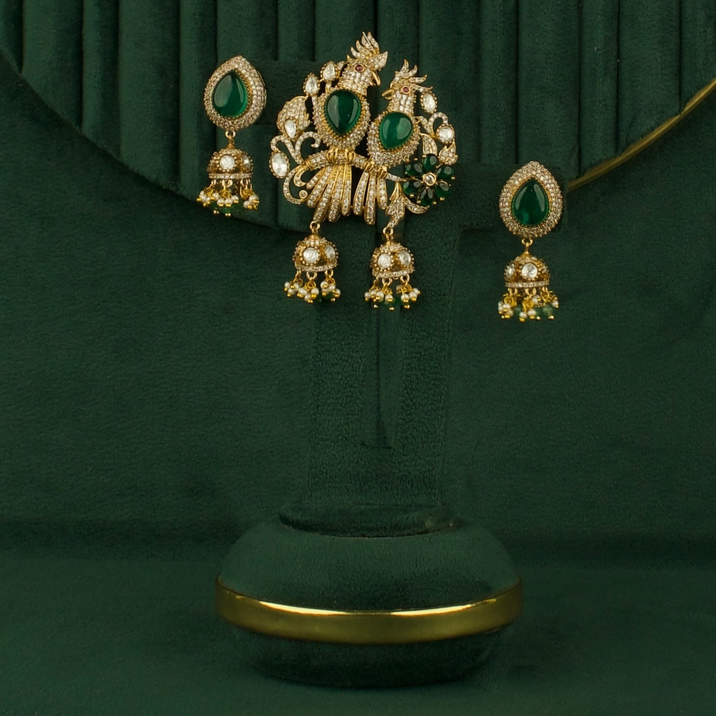 Side view of premium Parrot Design Fusion Kundan& Polki Victorian pendant set