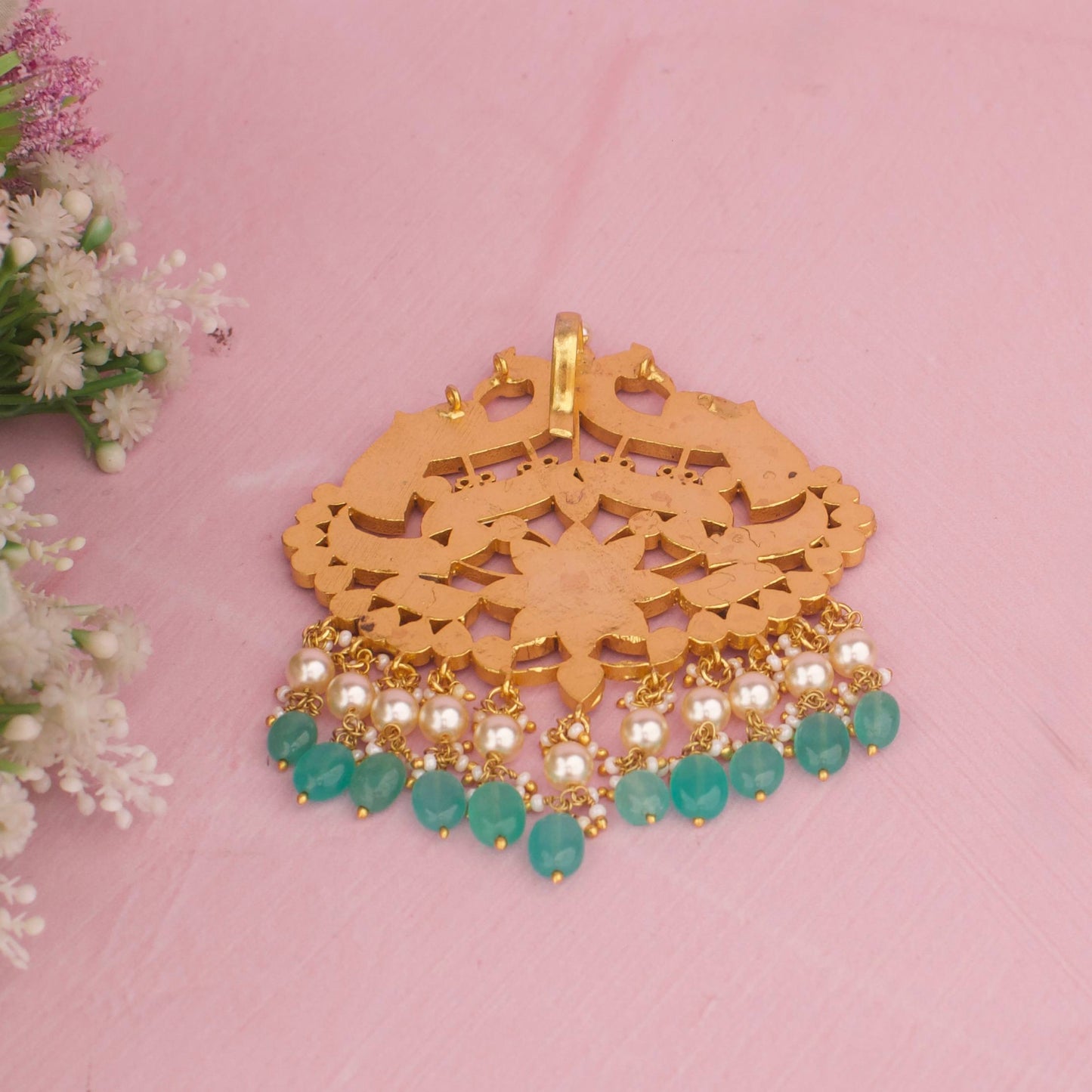 Jadau Kundan Pendant With Pearl Hangings And Emerald Stone