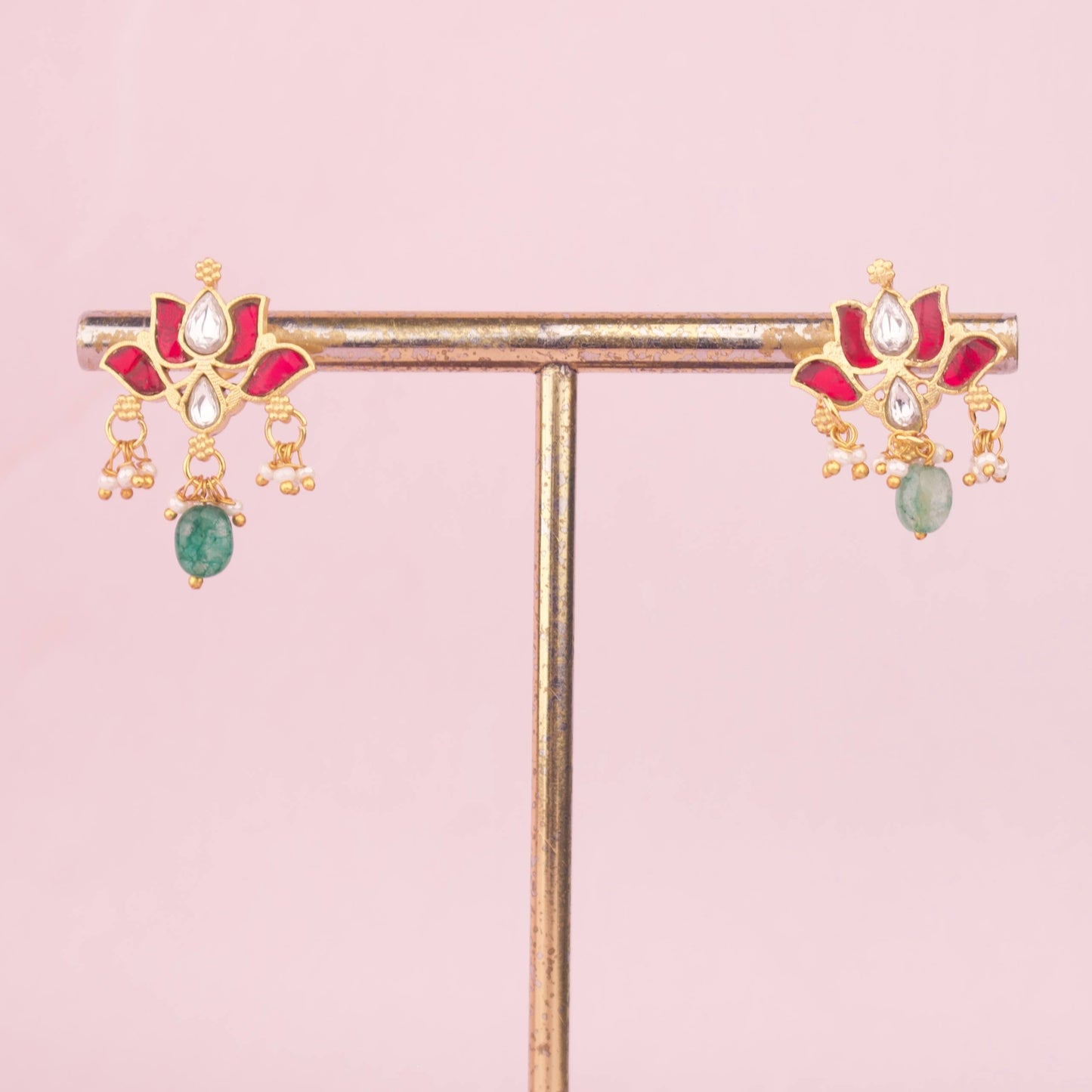 Minimal Pearl Choker With Floral Detailing And Green Beads