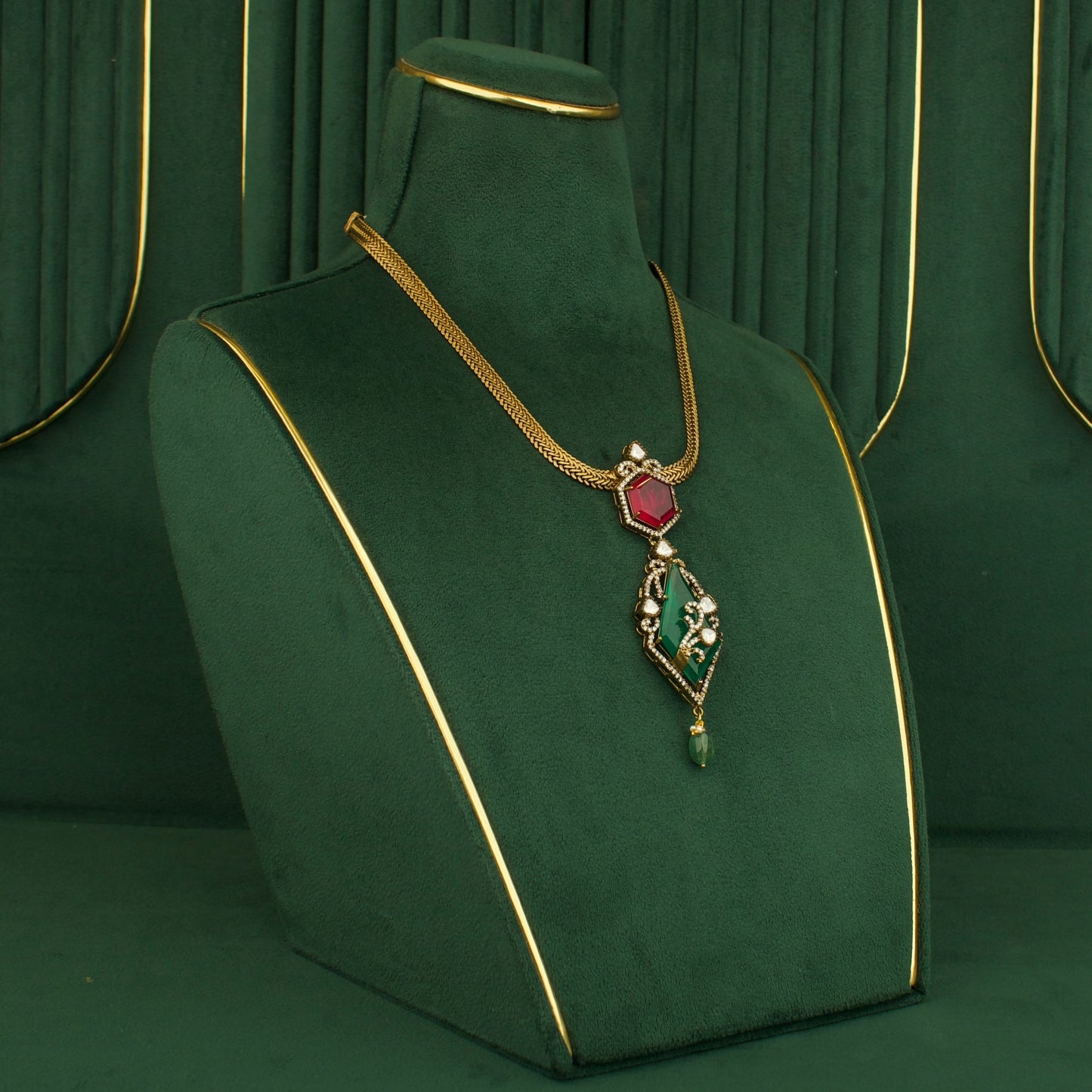 Refined Victorian Nantad Necklace With Stone Carving locket