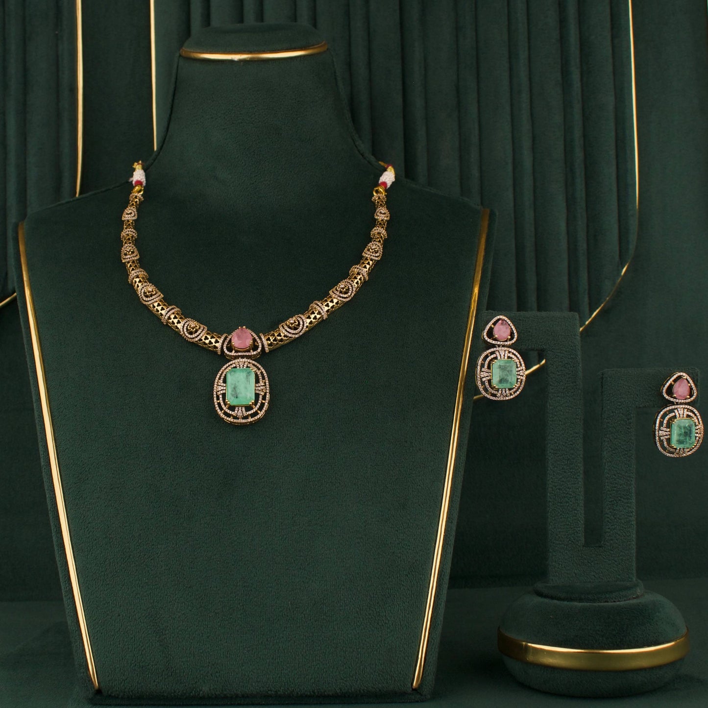 Delicate Victorian Kanti Style Necklace Set
