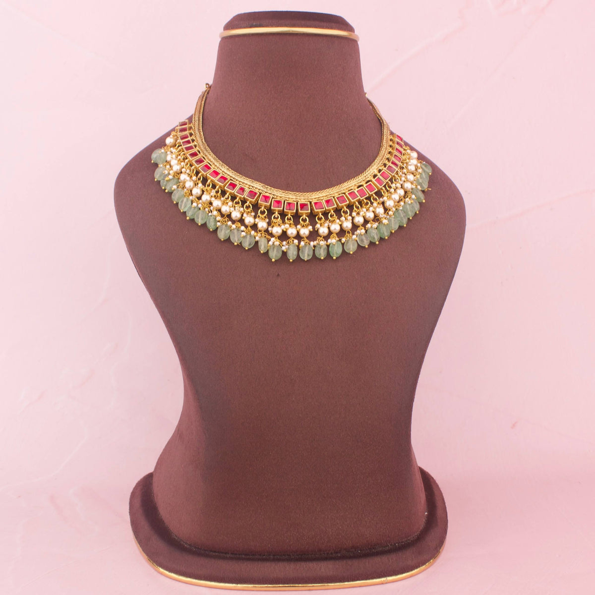Jadau kundan Jalebi Necklace With Pearls And Green Bead Hangings Close-up Design & Gemstone Detailing - Dulhan Jewels